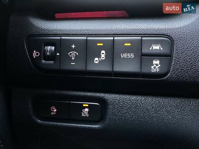 Черный Киа Niro, объемом двигателя 0 л и пробегом 115 тыс. км за 21300 $, фото 6 на Automoto.ua