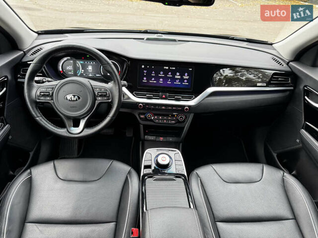 Чорний Кіа Niro, об'ємом двигуна 0 л та пробігом 107 тис. км за 20500 $, фото 52 на Automoto.ua
