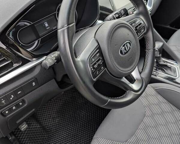 Черный Киа Niro, объемом двигателя 1.58 л и пробегом 33 тыс. км за 22600 $, фото 7 на Automoto.ua
