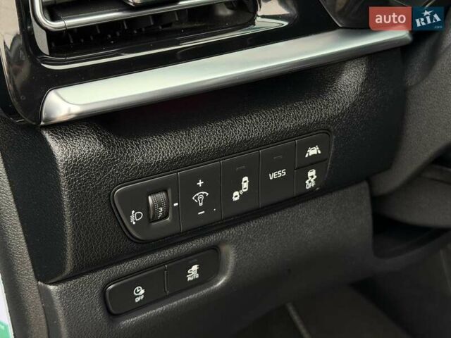 Чорний Кіа Niro, об'ємом двигуна 0 л та пробігом 89 тис. км за 20799 $, фото 48 на Automoto.ua