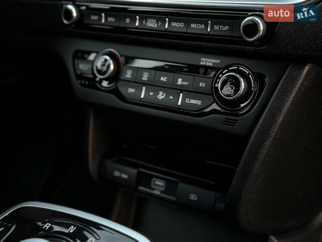 Черный Киа Niro, объемом двигателя 0 л и пробегом 142 тыс. км за 18900 $, фото 65 на Automoto.ua