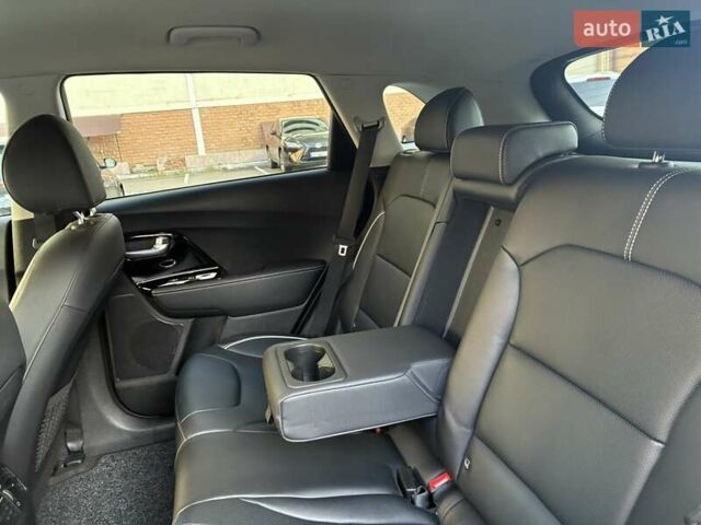 Черный Киа Niro, объемом двигателя 0 л и пробегом 105 тыс. км за 20500 $, фото 56 на Automoto.ua