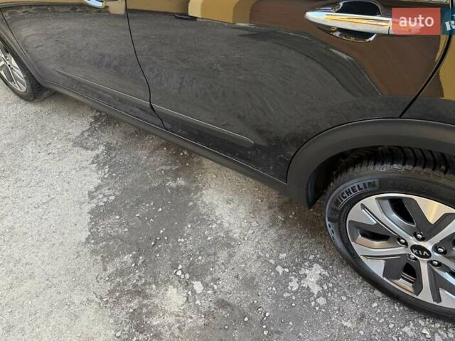 Черный Киа Niro, объемом двигателя 0 л и пробегом 98 тыс. км за 17450 $, фото 5 на Automoto.ua