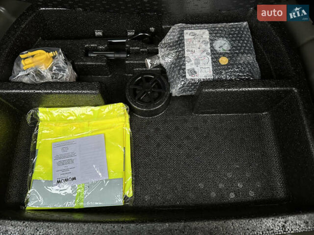 Чорний Кіа Niro, об'ємом двигуна 0 л та пробігом 130 тис. км за 18300 $, фото 34 на Automoto.ua