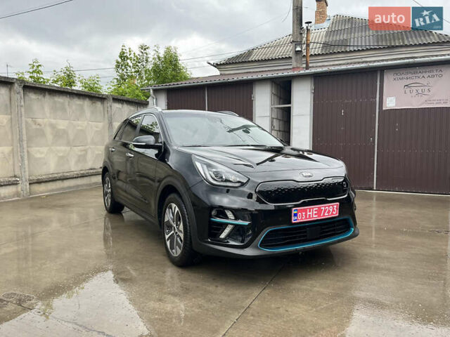 Черный Киа Niro, объемом двигателя 0 л и пробегом 104 тыс. км за 17550 $, фото 2 на Automoto.ua