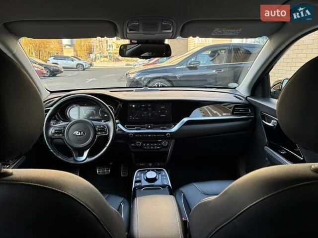Черный Киа Niro, объемом двигателя 0 л и пробегом 105 тыс. км за 20500 $, фото 93 на Automoto.ua