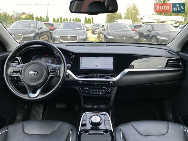 Чорний Кіа Niro, об'ємом двигуна 0 л та пробігом 64 тис. км за 23700 $, фото 62 на Automoto.ua
