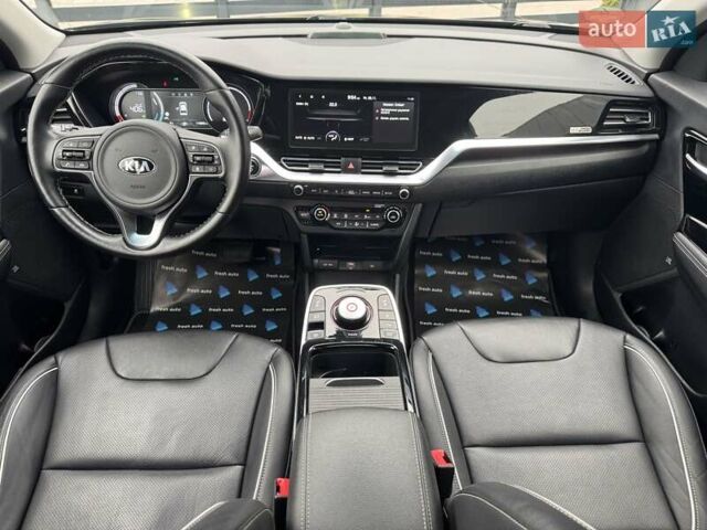 Черный Киа Niro, объемом двигателя 0 л и пробегом 113 тыс. км за 21900 $, фото 3 на Automoto.ua