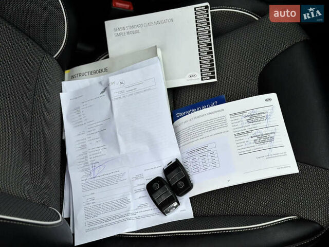 Чорний Кіа Niro, об'ємом двигуна 0 л та пробігом 130 тис. км за 18300 $, фото 55 на Automoto.ua