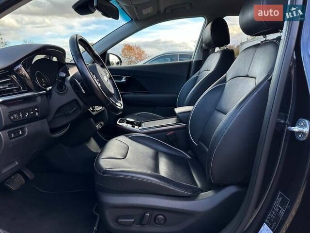 Чорний Кіа Niro, об'ємом двигуна 0 л та пробігом 68 тис. км за 24200 $, фото 35 на Automoto.ua