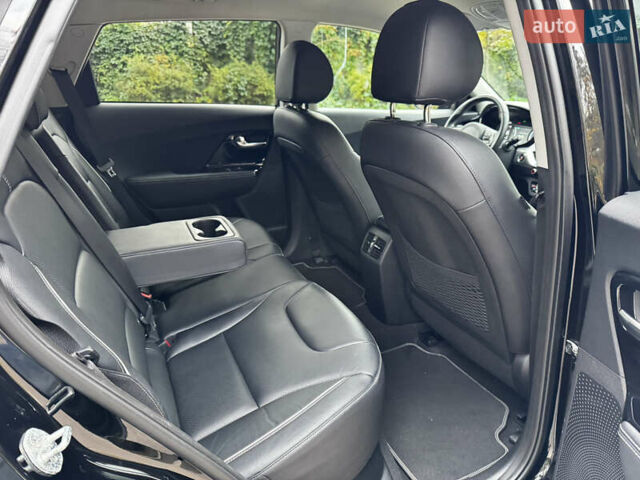 Чорний Кіа Niro, об'ємом двигуна 0 л та пробігом 107 тис. км за 20500 $, фото 57 на Automoto.ua