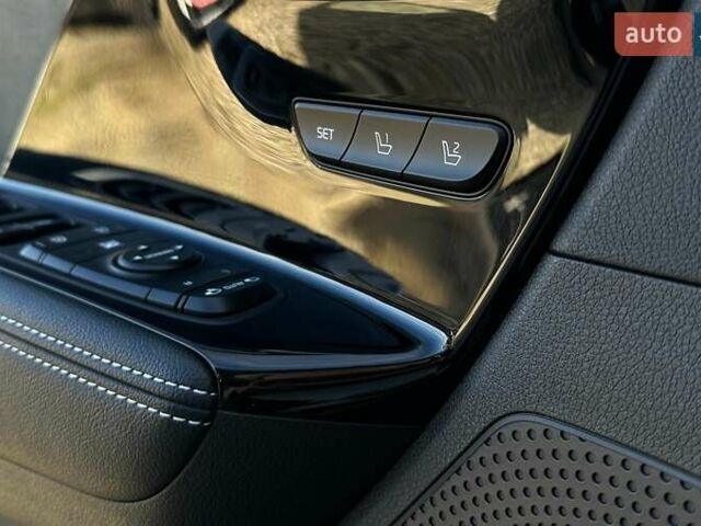 Чорний Кіа Niro, об'ємом двигуна 0 л та пробігом 68 тис. км за 24200 $, фото 40 на Automoto.ua