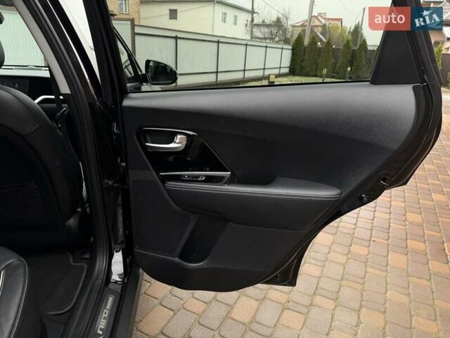 Чорний Кіа Niro, об'ємом двигуна 0 л та пробігом 89 тис. км за 20799 $, фото 68 на Automoto.ua