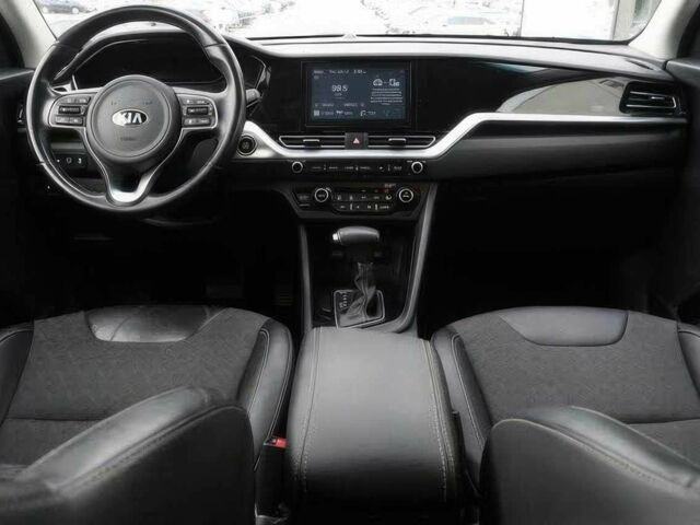 Чорний Кіа Niro, об'ємом двигуна 1.6 л та пробігом 40 тис. км за 11000 $, фото 7 на Automoto.ua