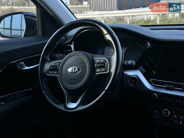 Чорний Кіа Niro, об'ємом двигуна 0 л та пробігом 98 тис. км за 19400 $, фото 41 на Automoto.ua