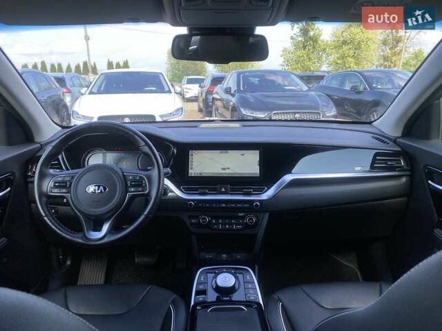 Чорний Кіа Niro, об'ємом двигуна 0 л та пробігом 131 тис. км за 21500 $, фото 26 на Automoto.ua