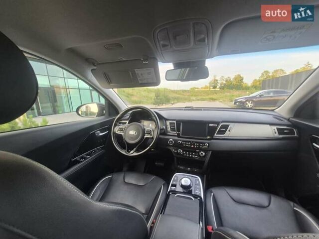 Черный Киа Niro, объемом двигателя 0 л и пробегом 142 тыс. км за 17700 $, фото 70 на Automoto.ua