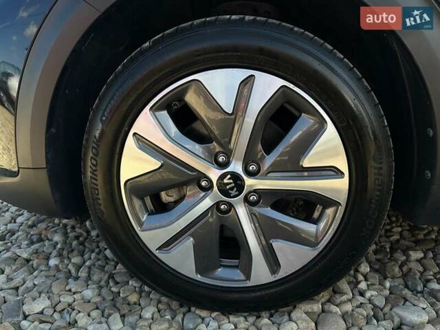 Черный Киа Niro, объемом двигателя 0 л и пробегом 80 тыс. км за 23400 $, фото 21 на Automoto.ua