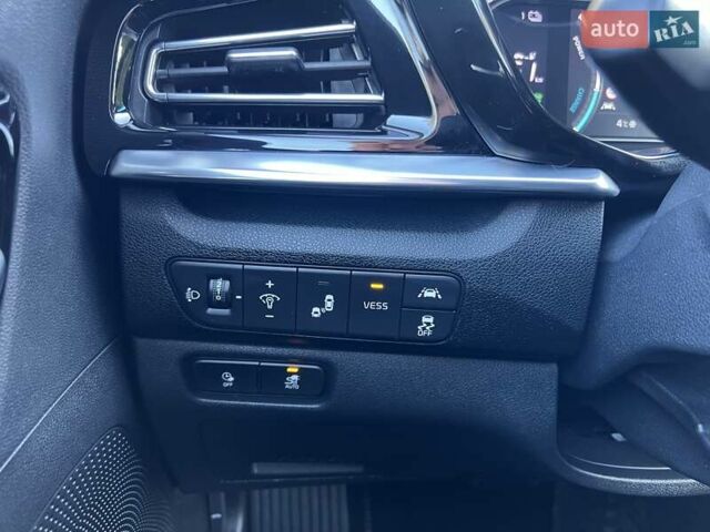 Чорний Кіа Niro, об'ємом двигуна 0 л та пробігом 112 тис. км за 20499 $, фото 43 на Automoto.ua