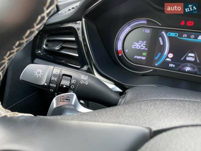 Чорний Кіа Niro, об'ємом двигуна 0 л та пробігом 96 тис. км за 20600 $, фото 30 на Automoto.ua