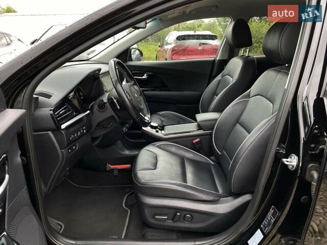 Чорний Кіа Niro, об'ємом двигуна 0 л та пробігом 107 тис. км за 22400 $, фото 26 на Automoto.ua