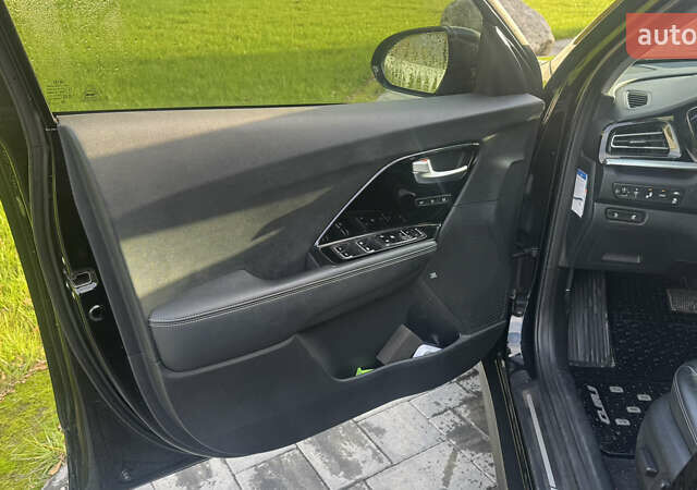 Киа Niro 2020 в Луцке на Automoto.ua Черный Киа Niro, объемом двигателя 0 л и пробегом 155 тыс. км за 19700 $, фото 5 на Automoto.ua