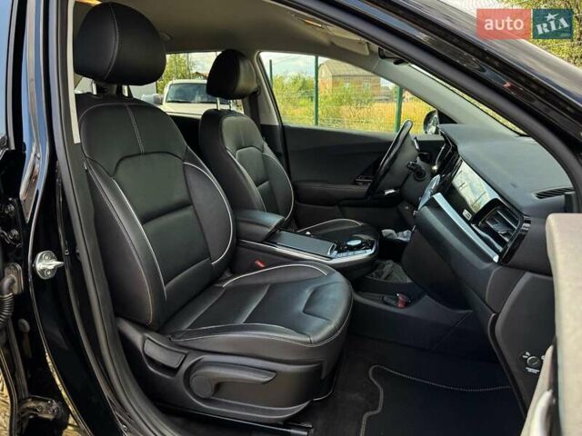 Чорний Кіа Niro, об'ємом двигуна 0 л та пробігом 69 тис. км за 23200 $, фото 79 на Automoto.ua