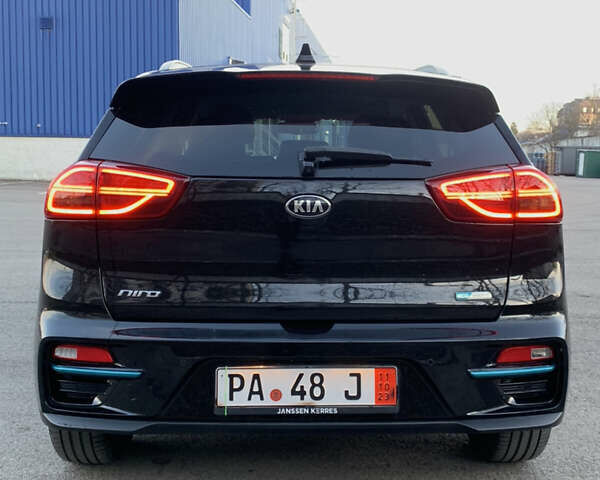 Черный Киа Niro, объемом двигателя 0 л и пробегом 110 тыс. км за 19250 $, фото 4 на Automoto.ua