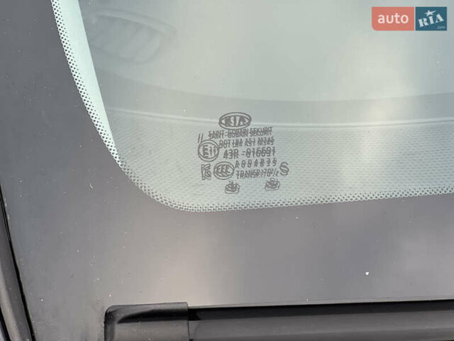 Чорний Кіа Niro, об'ємом двигуна 0 л та пробігом 140 тис. км за 17999 $, фото 23 на Automoto.ua