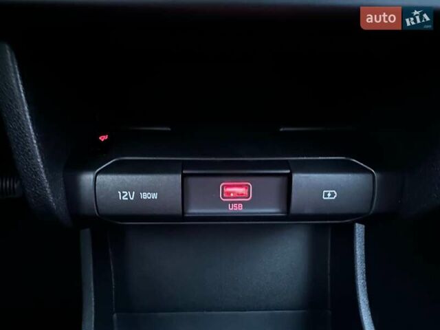 Черный Киа Niro, объемом двигателя 0 л и пробегом 35 тыс. км за 23400 $, фото 14 на Automoto.ua