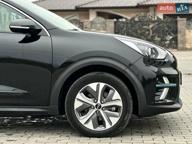 Чорний Кіа Niro, об'ємом двигуна 0 л та пробігом 130 тис. км за 18300 $, фото 19 на Automoto.ua