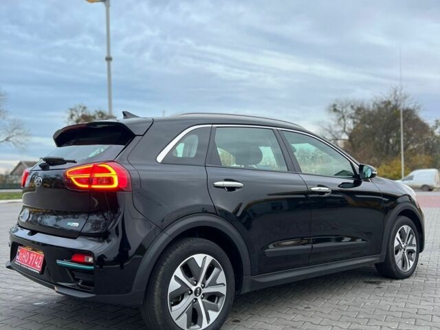 Черный Киа Niro, объемом двигателя 0 л и пробегом 106 тыс. км за 17900 $, фото 3 на Automoto.ua