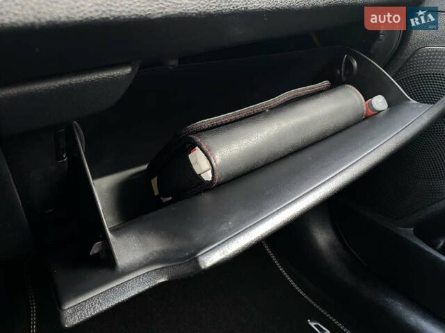 Чорний Кіа Niro, об'ємом двигуна 0 л та пробігом 64 тис. км за 23700 $, фото 76 на Automoto.ua