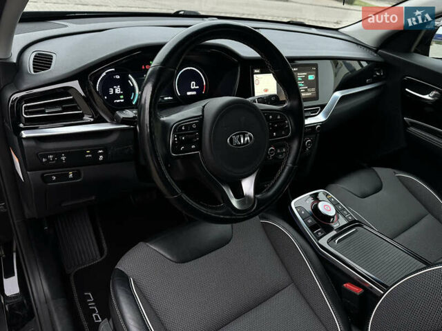 Чорний Кіа Niro, об'ємом двигуна 0 л та пробігом 130 тис. км за 18300 $, фото 40 на Automoto.ua
