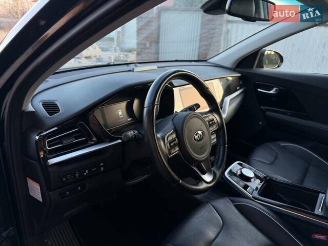 Чорний Кіа Niro, об'ємом двигуна 0 л та пробігом 69 тис. км за 21500 $, фото 19 на Automoto.ua
