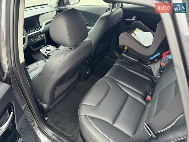 Чорний Кіа Niro, об'ємом двигуна 0 л та пробігом 146 тис. км за 17100 $, фото 5 на Automoto.ua
