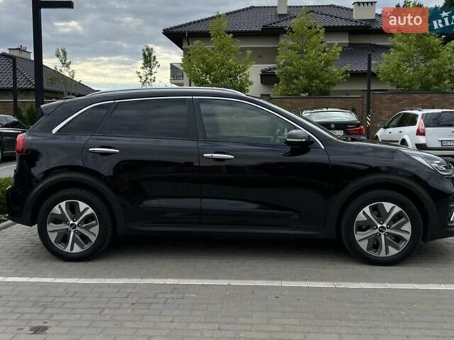 Чорний Кіа Niro, об'ємом двигуна 0 л та пробігом 110 тис. км за 18880 $, фото 3 на Automoto.ua