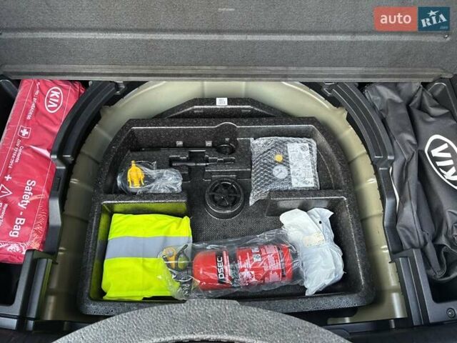 Черный Киа Niro, объемом двигателя 0 л и пробегом 105 тыс. км за 20500 $, фото 48 на Automoto.ua