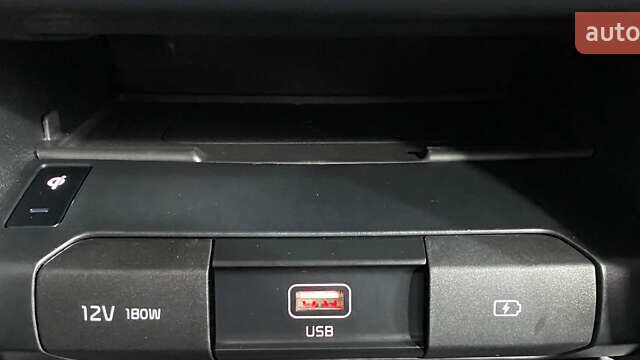 Чорний Кіа Niro, об'ємом двигуна 0 л та пробігом 70 тис. км за 22350 $, фото 28 на Automoto.ua