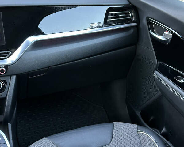 Черный Киа Niro, объемом двигателя 0 л и пробегом 112 тыс. км за 18750 $, фото 48 на Automoto.ua
