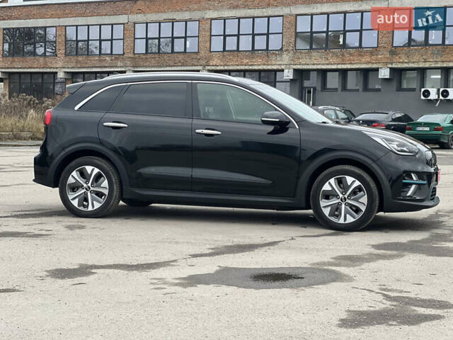 Чорний Кіа Niro, об'ємом двигуна 0 л та пробігом 140 тис. км за 17999 $, фото 6 на Automoto.ua