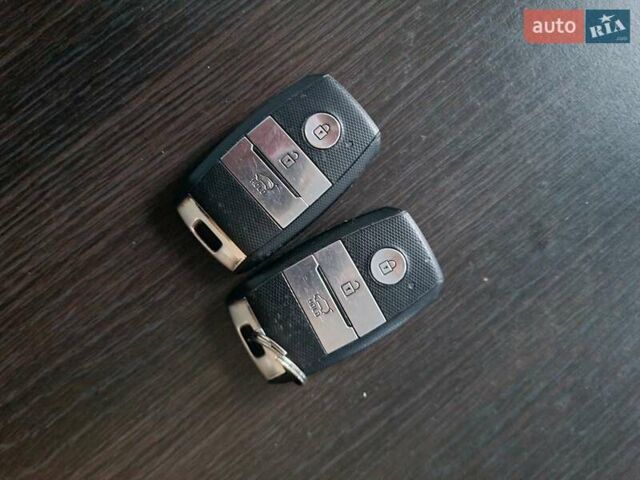 Черный Киа Niro, объемом двигателя 0 л и пробегом 114 тыс. км за 19999 $, фото 69 на Automoto.ua