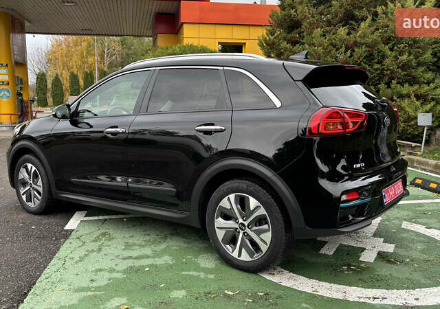 Чорний Кіа Niro, об'ємом двигуна 0 л та пробігом 110 тис. км за 19500 $, фото 3 на Automoto.ua