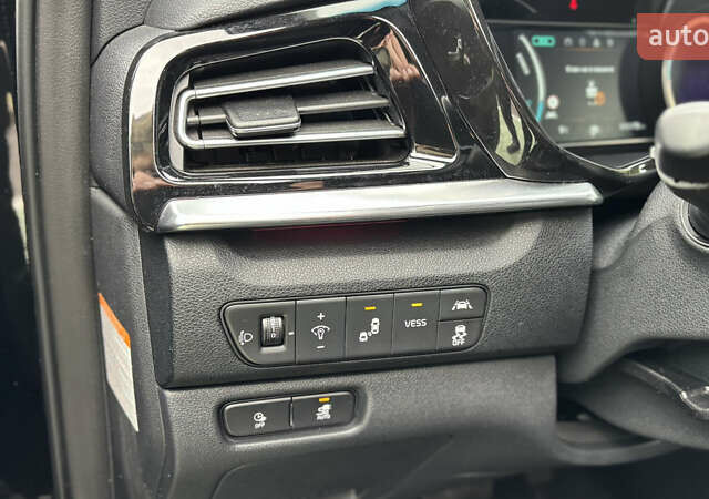 Чорний Кіа Niro, об'ємом двигуна 0 л та пробігом 110 тис. км за 19500 $, фото 52 на Automoto.ua