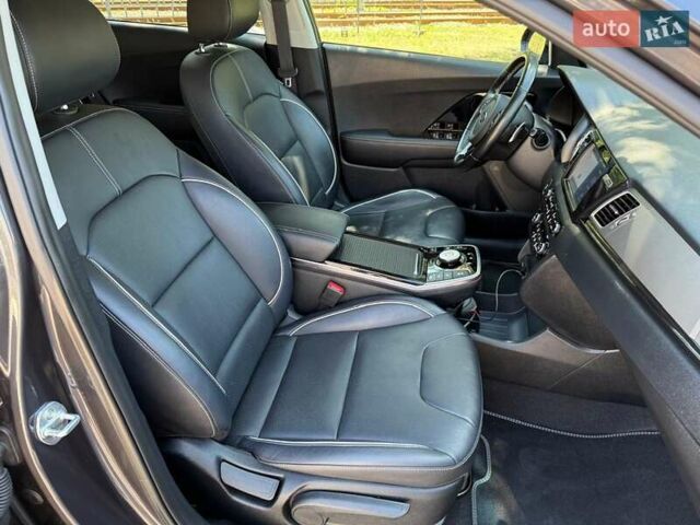 Черный Киа Niro, объемом двигателя 0 л и пробегом 84 тыс. км за 19500 $, фото 25 на Automoto.ua