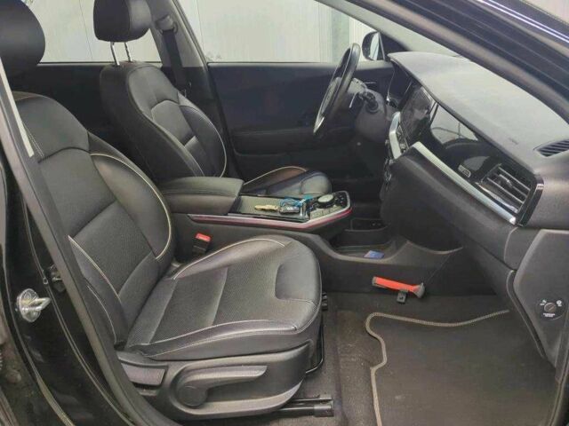 Чорний Кіа Niro, об'ємом двигуна 0 л та пробігом 81 тис. км за 18588 $, фото 6 на Automoto.ua