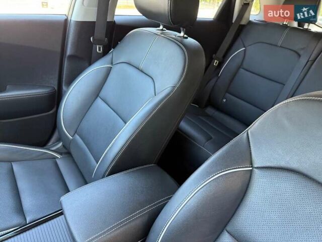 Черный Киа Niro, объемом двигателя 0 л и пробегом 84 тыс. км за 19500 $, фото 22 на Automoto.ua