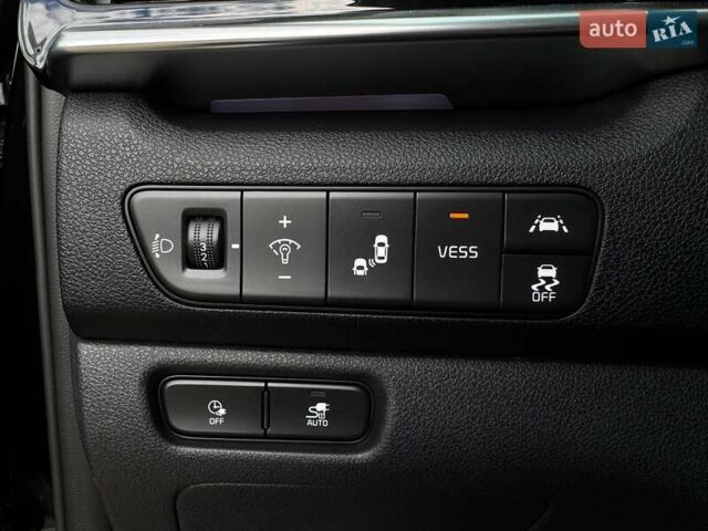 Чорний Кіа Niro, об'ємом двигуна 0 л та пробігом 69 тис. км за 23200 $, фото 10 на Automoto.ua