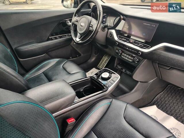 Чорний Кіа Niro, об'ємом двигуна 0 л та пробігом 146 тис. км за 18900 $, фото 12 на Automoto.ua