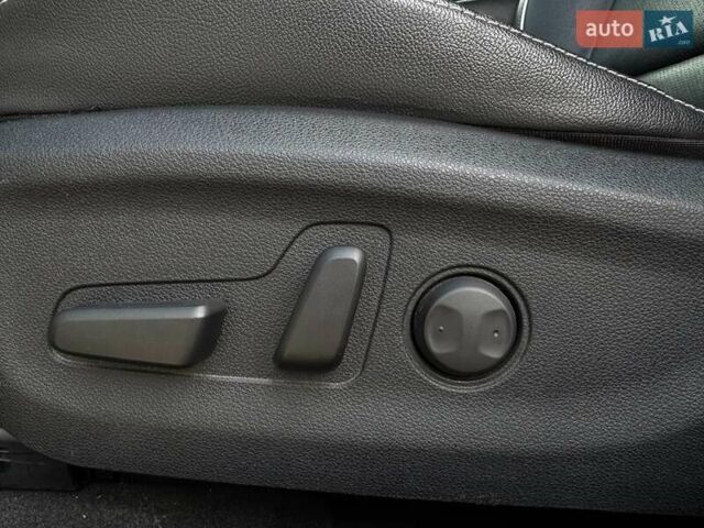 Чорний Кіа Niro, об'ємом двигуна 0 л та пробігом 69 тис. км за 23200 $, фото 7 на Automoto.ua